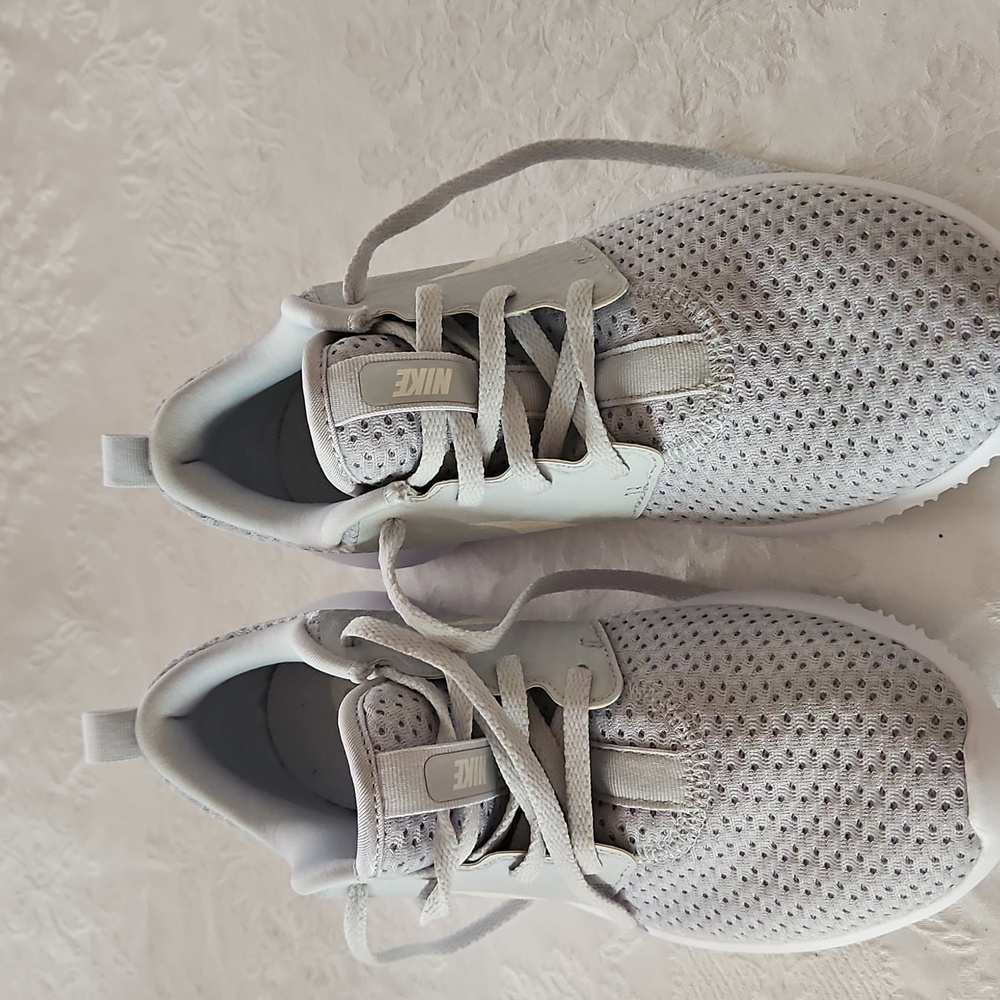 Nike CD-6066 Roshe G Women's Golf Shoe.  Grey&White ...Women's 7.5